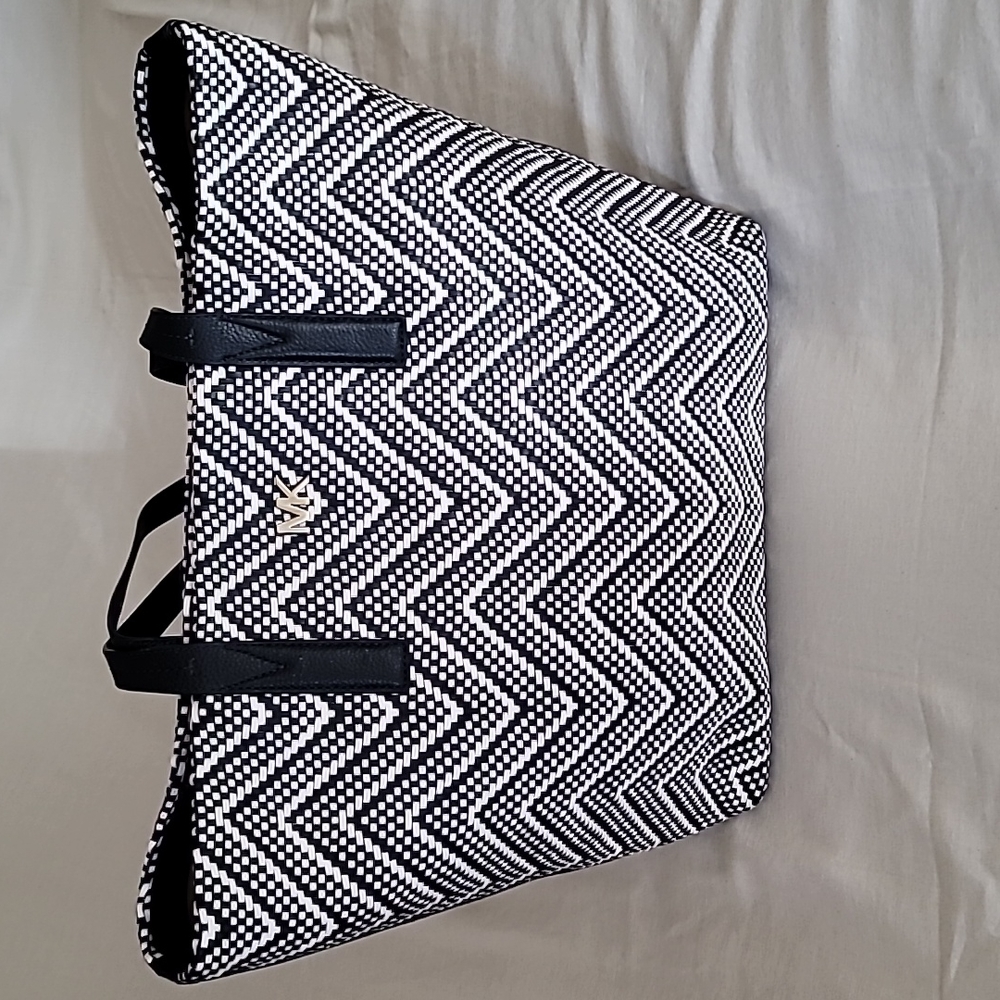 Michael Kors Dark Blue & White Chevron Large Woven Leather Tote Bag Purse NWT - Picture 4 of 10